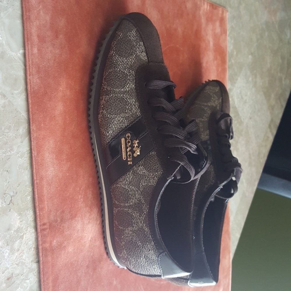 COACH New York  Tennis wear in brown.